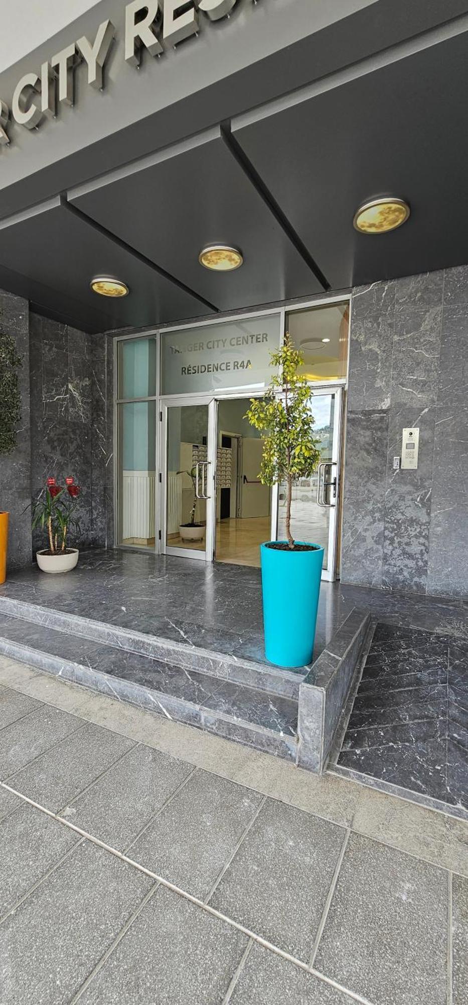 Luxury Apartment Near Tgv Station And The Beach Танжер Екстериор снимка
